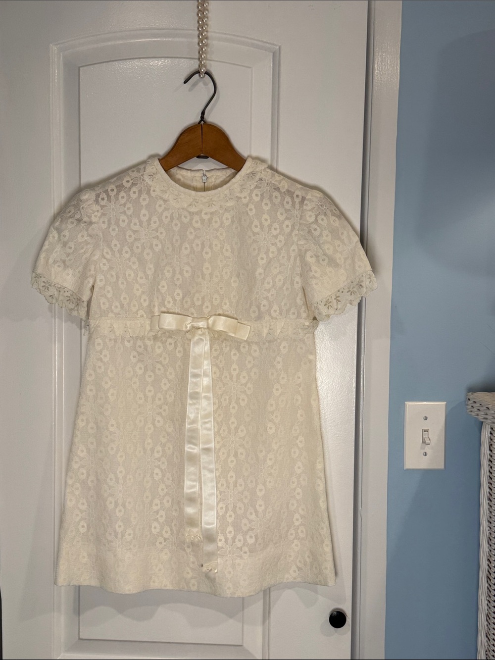 Vintage Off-white Lace Short-Sleeve Blouse with Satin Bow